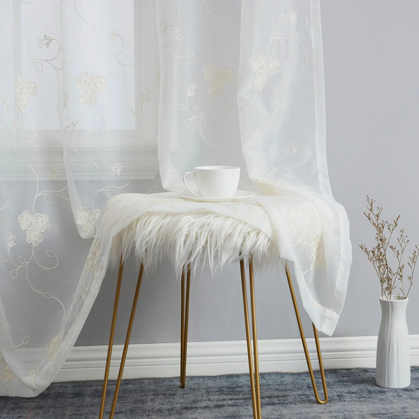 Cortina de paneles transparentes con bolsillo para barra y bordado floral Allegra de HLC