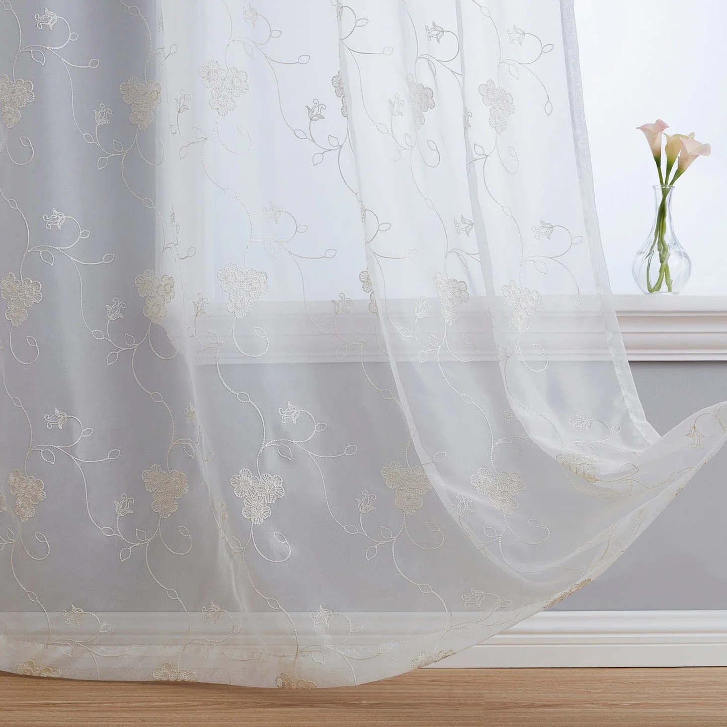 Cortina de paneles transparentes con bolsillo para barra y bordado floral Allegra de HLC