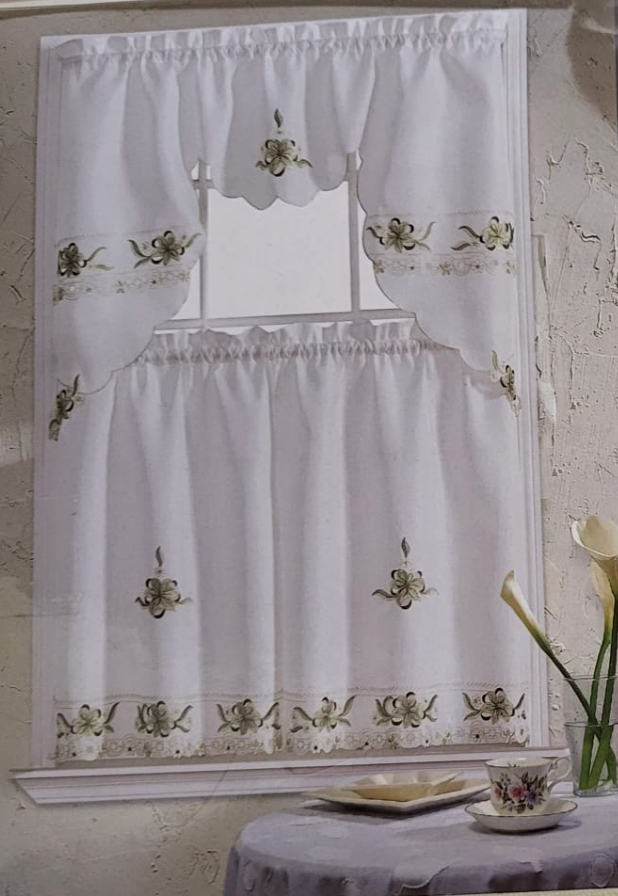 Daniel's Bath & Beyond Kitchen Curtain